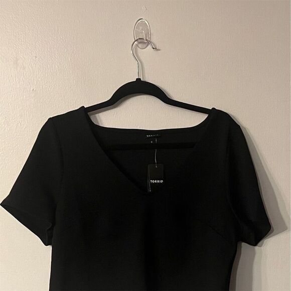 Torrid Plus Sz 0 Black Textured Skater V Neck Short Sleeve Stretch Top Sz L NWT - Picture 4 of 9